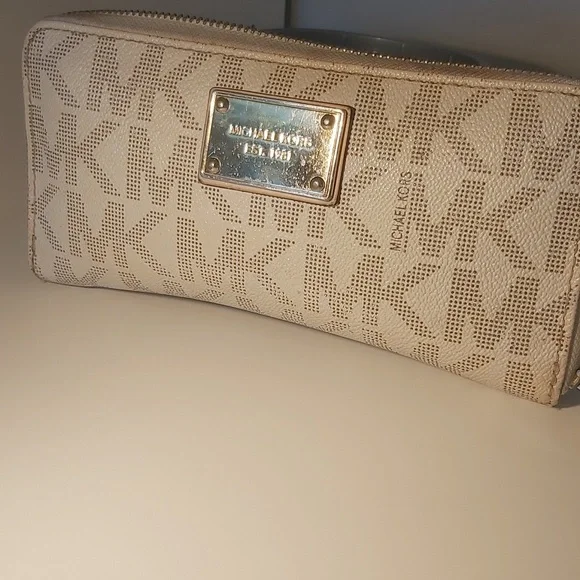 MICHAEL KORS WALLET - Picture 11 of 12
